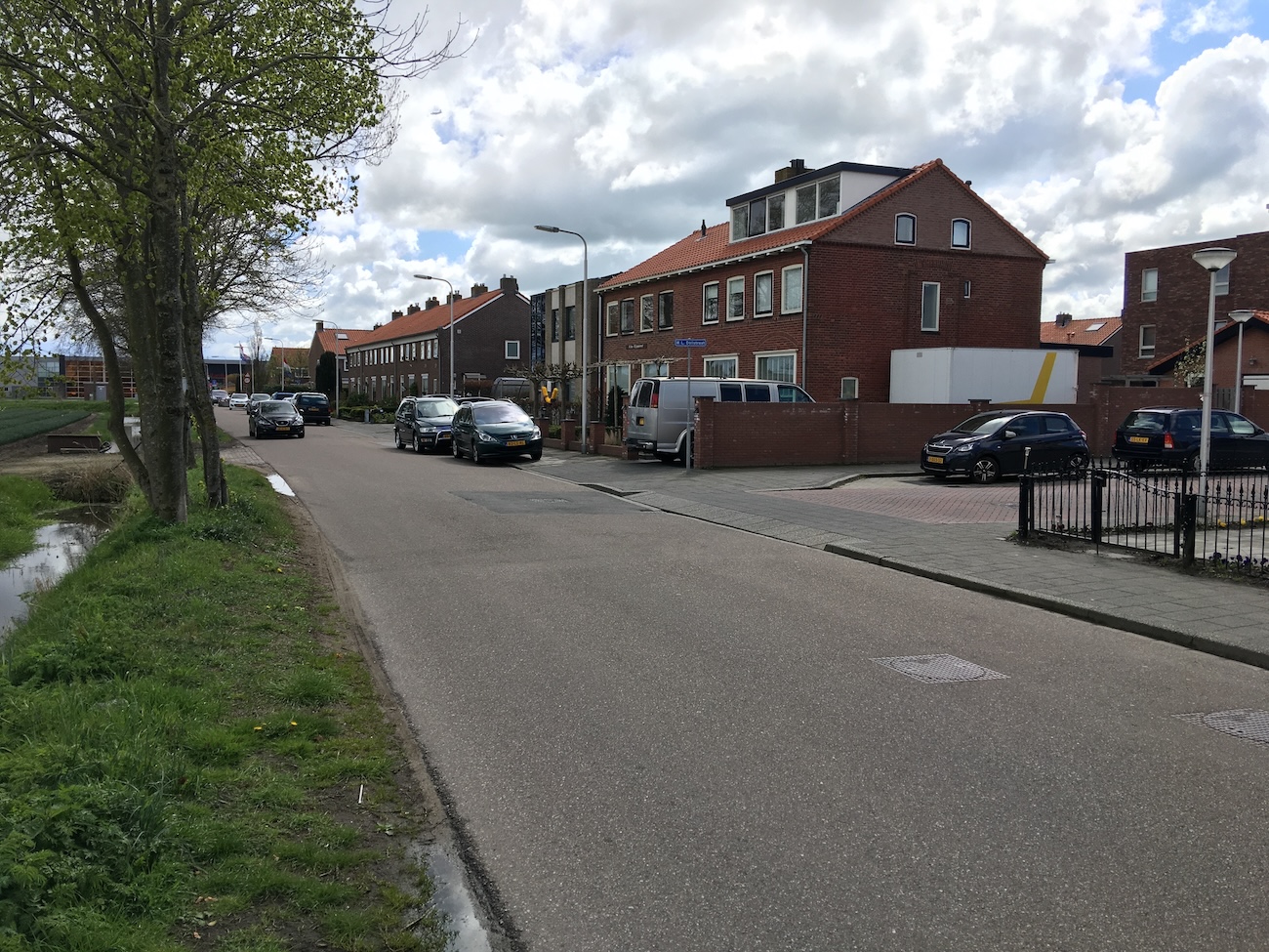 Do outro lado da rua as casinhas...